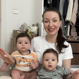 Daria with her twin boys